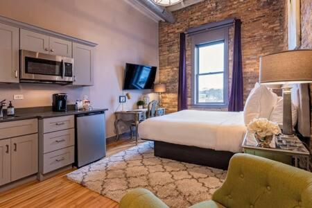 Hip Urban Loft - Small Town Charm -124 Lofts #3 West Dundee ภายนอก รูปภาพ