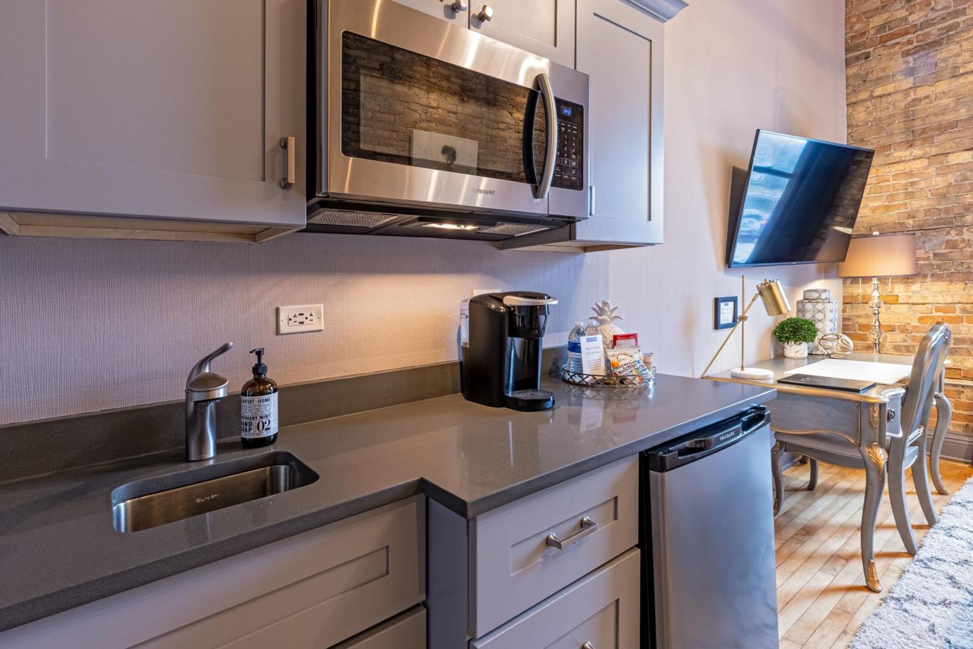 Hip Urban Loft - Small Town Charm -124 Lofts #3 West Dundee ภายนอก รูปภาพ